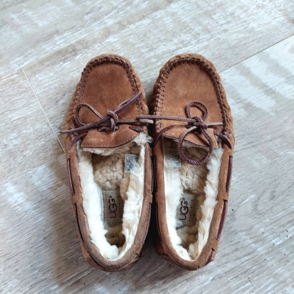 UGG Dakota Slippers - Picture 3 of 15